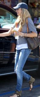 Melissa Ordway feet photo thumbnail