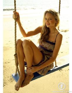 Melissa Ordway feet photo thumbnail