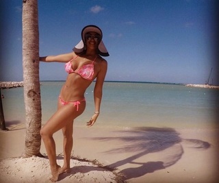 Melissa Paredes feet photo 9