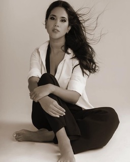 Melissa Paredes feet photo 7