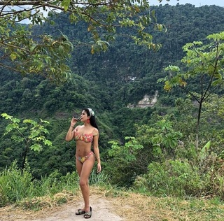 Melissa Paredes feet photo 3