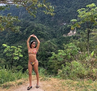 Melissa Paredes feet photo 2