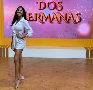 Melissa Paredes feet photo 8