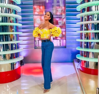 Melissa Paredes feet photo 6