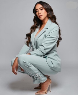 Melissa Paredes feet photo 9