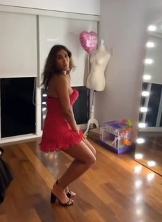 Melissa Paredes feet photo 14