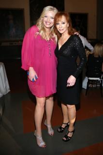 Melissa Peterman feet photo 6
