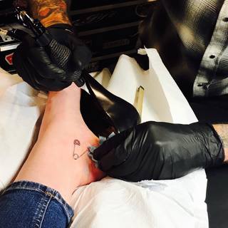 Melissa Peterman feet photo 13