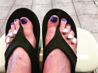 Melissa Peterman feet photo 9