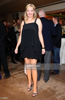 Melissa Peterman feet photo 5