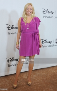 Melissa Peterman feet photo 17