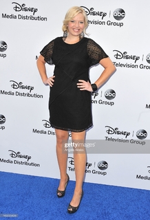 Melissa Peterman feet photo 16