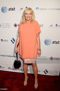 Melissa Peterman feet photo 7