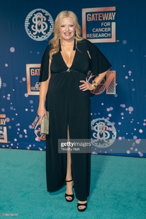 Melissa Peterman feet photo 4