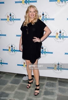Melissa Peterman feet photo 20