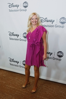 Melissa Peterman feet photo 13