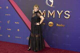 Melissa Peterman feet photo 1