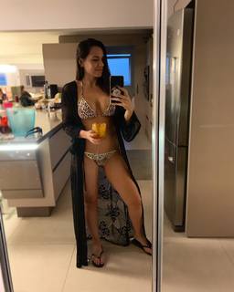 Melissa Quiñonez feet photo 2