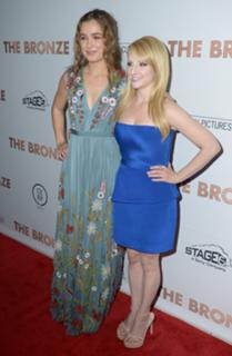 Melissa Rauch feet photo thumbnail