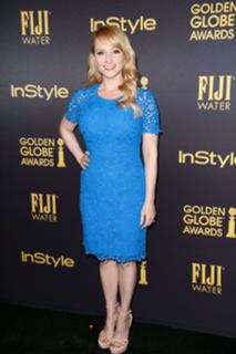 Melissa Rauch feet photo thumbnail