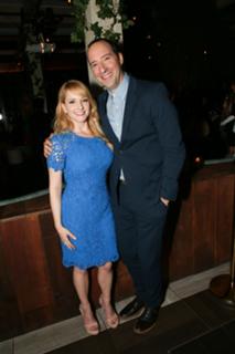 Melissa Rauch feet photo thumbnail