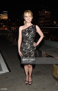 Melissa Rauch feet photo thumbnail