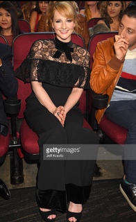 Melissa Rauch feet photo thumbnail