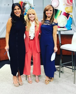 Melissa Rauch feet photo thumbnail
