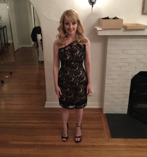 Melissa Rauch feet photo thumbnail