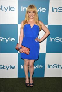 Melissa Rauch feet photo thumbnail