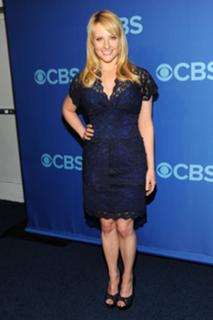 Melissa Rauch feet photo thumbnail