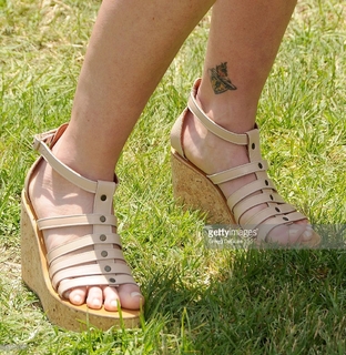 Melissa Rivers feet photo 9