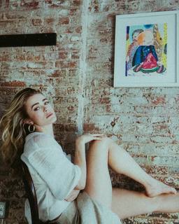 Melissa Roxburgh feet photo thumbnail