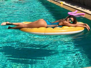 Melissa Satta feet photo thumbnail