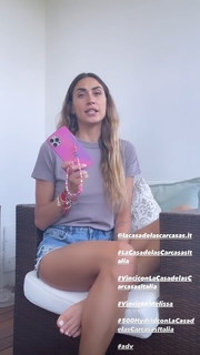 Melissa Satta feet photo thumbnail