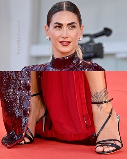Melissa Satta feet photo thumbnail