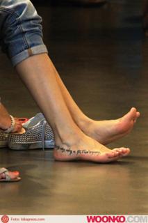 Melissa Satta feet photo thumbnail