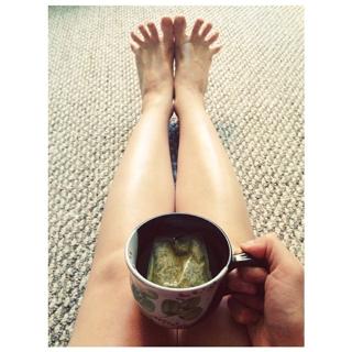 Melissa Villaseñor feet photo thumbnail