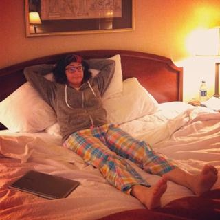 Melissa Villaseñor feet photo thumbnail