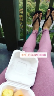 Melissa Villaseñor feet photo thumbnail