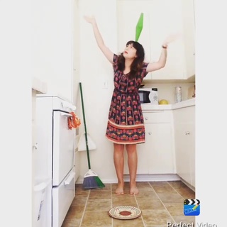 Melissa Villaseñor feet photo thumbnail
