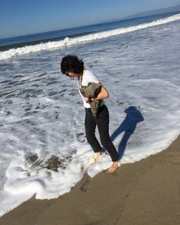Melissa Villaseñor feet photo thumbnail