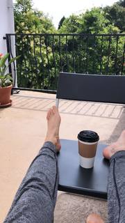 Melissa Villaseñor feet photo thumbnail