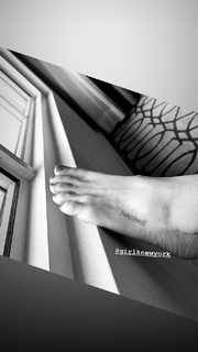 Melissa Villaseñor feet photo thumbnail
