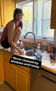 Melissa Villaseñor feet photo thumbnail