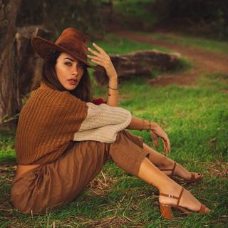 Melita Toniolo feet photo thumbnail