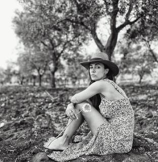 Melita Toniolo feet photo thumbnail