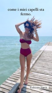 Melita Toniolo feet photo thumbnail