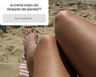 Melita Toniolo feet photo thumbnail
