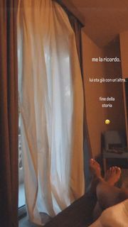 Melita Toniolo feet photo thumbnail